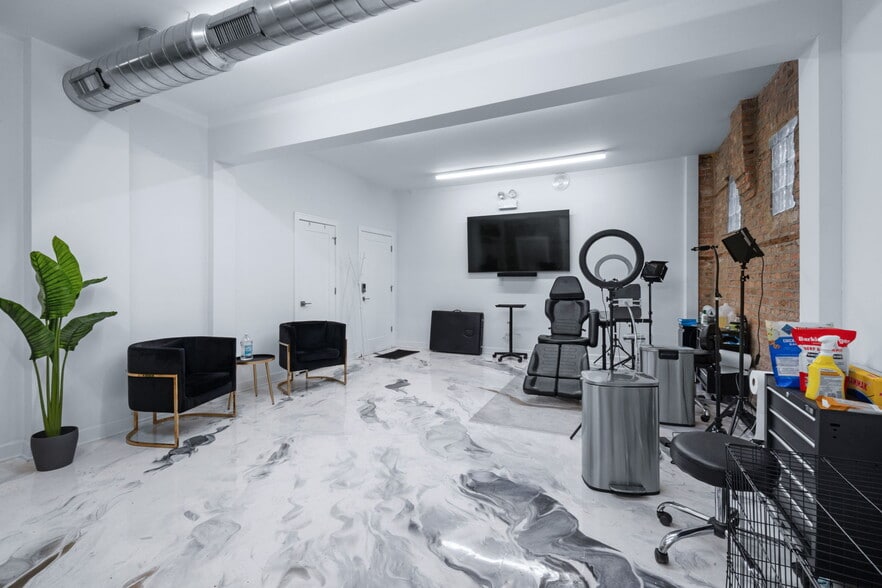 More Photos Of 965 W 18th St, Chicago Apartments For Sale