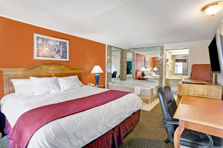 More Photos Of 7887 17 Mile Rd, Sterling Heights Hotel For Sale