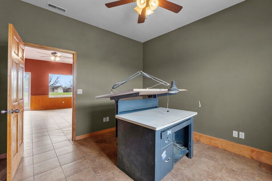 More Photos Of 250 West St, Frohna Office For Sale