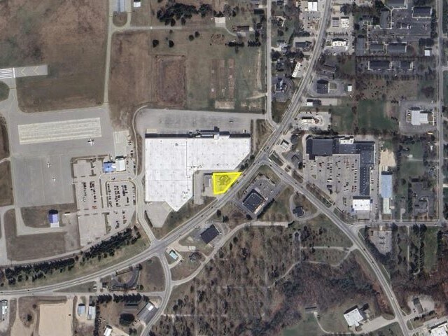 More Photos Of 1505 Bridge St, Charlevoix Service Station For Sale