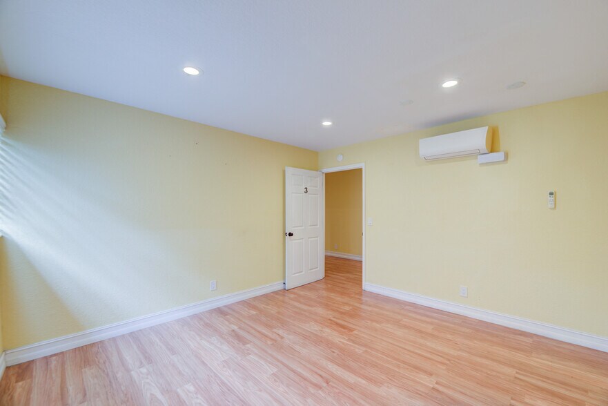 More Photos Of 359 10th St, West Palm Beach Storefront Retail Office For Sale