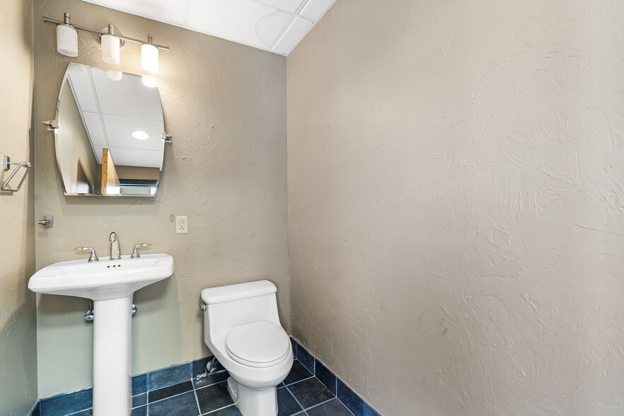 More Photos Of 215 N Grant Ave, Springfield Light Distribution For Lease