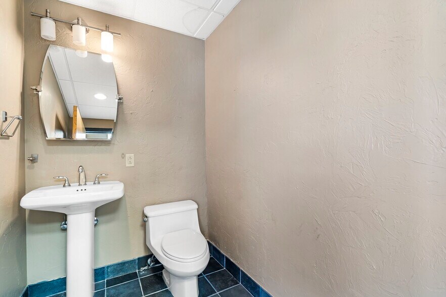 More Photos Of 215 N Grant Ave, Springfield Office For Lease