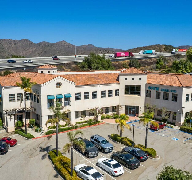 More Photos Of 816 Camarillo Springs Rd, Camarillo Medical For Lease