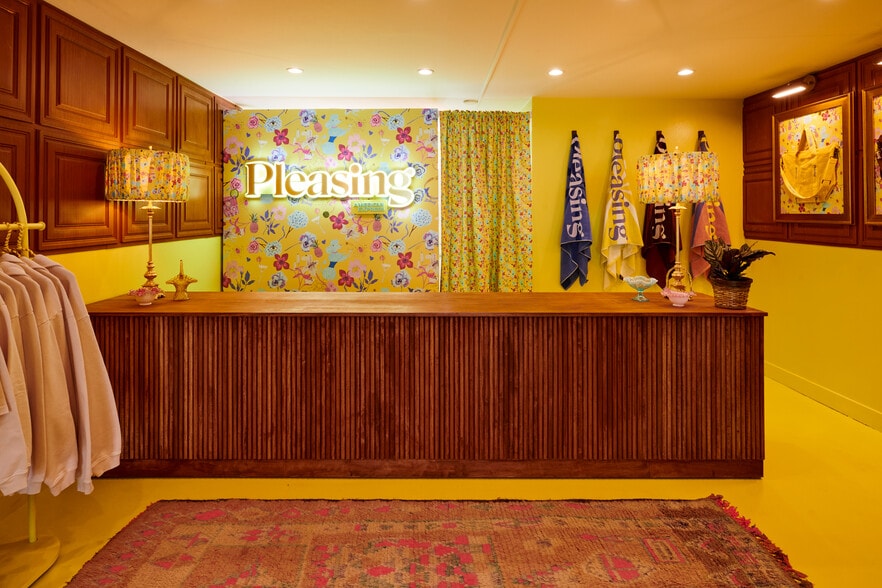 More Photos Of 1302-1306 Abbot Kinney Blvd, Venice Storefront Retail Residential For Lease