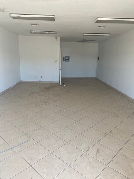 More Photos Of 1700 S K St, Tulare Storefront Retail Office For Lease