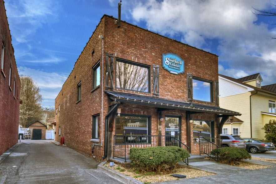 More Photos Of 240 W Main St, Blue Ridge Office For Sale