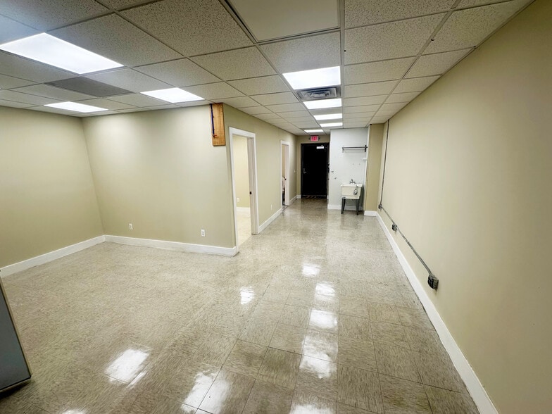 More Photos Of 21151 Mack Ave, Grosse Pointe Woods Storefront For Lease