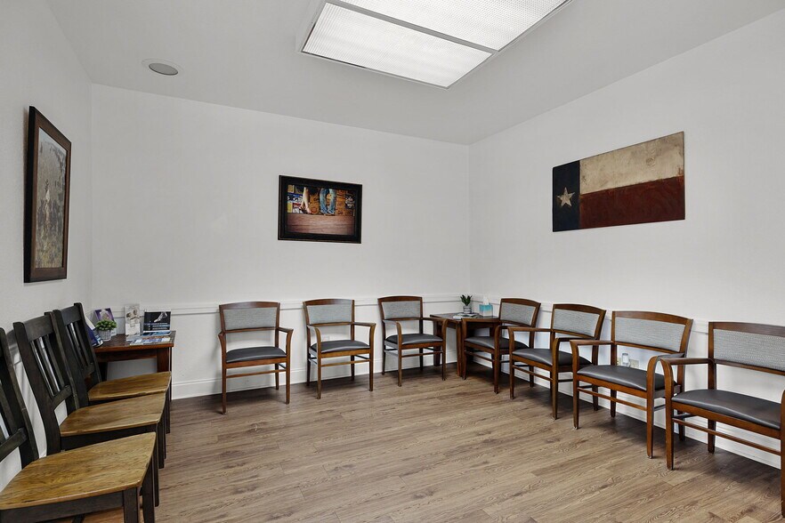 More Photos Of 515 E Court St, Seguin Office Residential For Lease