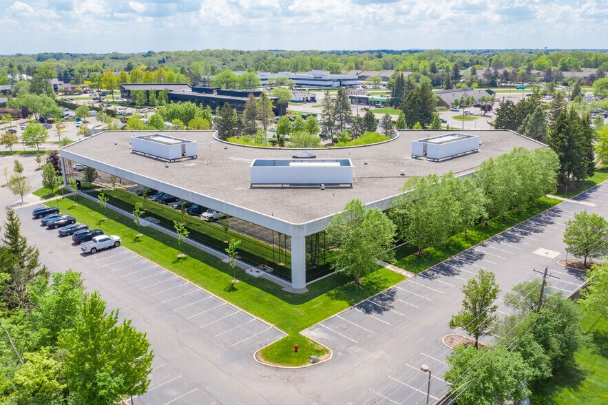 More Photos Of 31700 Middlebelt Rd, Farmington Hills Office For Lease