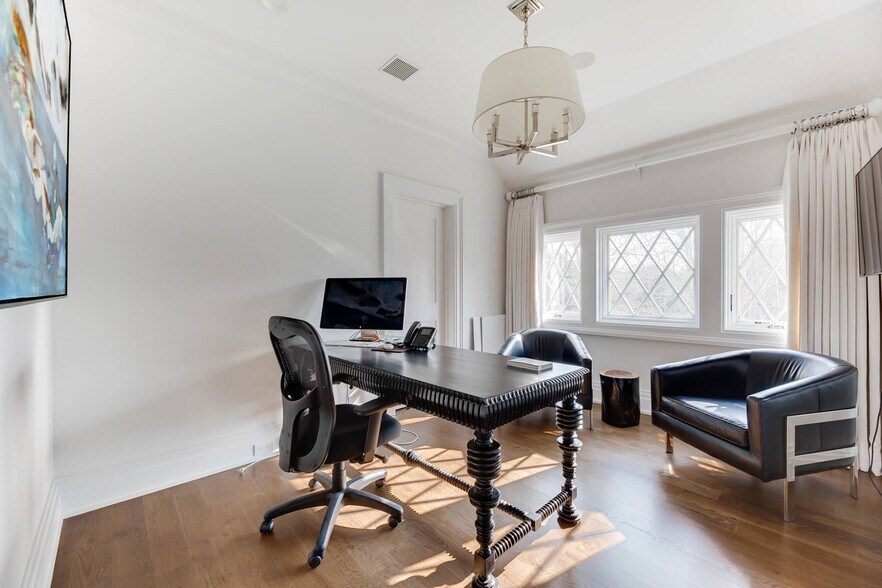 More Photos Of 26 Montauk Hwy, East Hampton Office For Sale