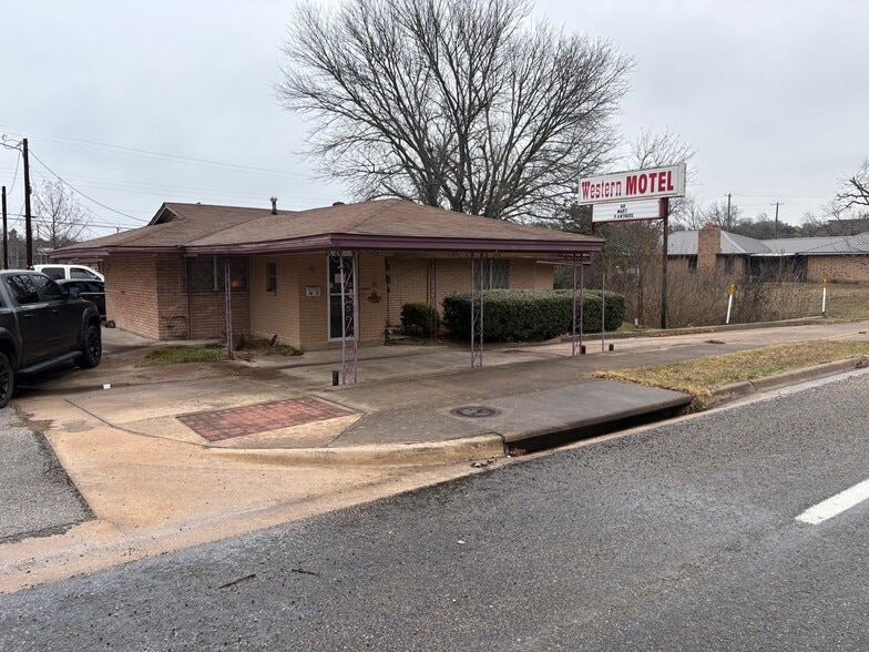 More Photos Of 1201 E Texas Ave, Mart Hotel For Sale