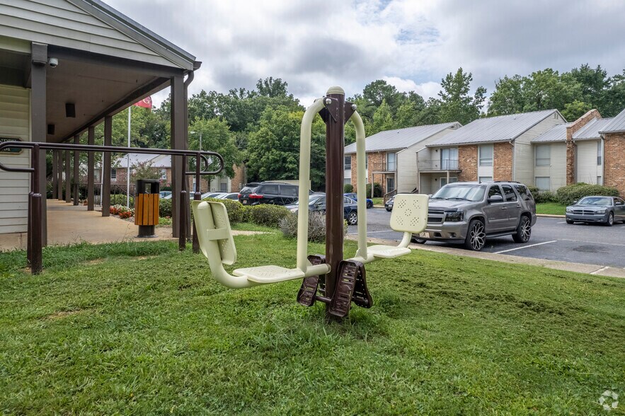 More Photos Of 856 Park Brook Trl, Birmingham Apartments For Sale