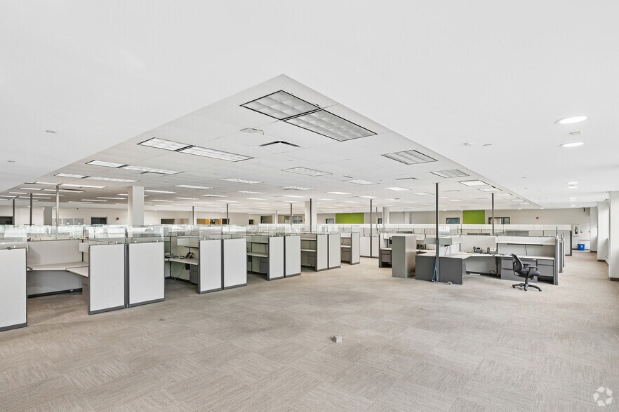 More Photos Of 5455-5555 Darrow Rd, Hudson Distribution For Lease