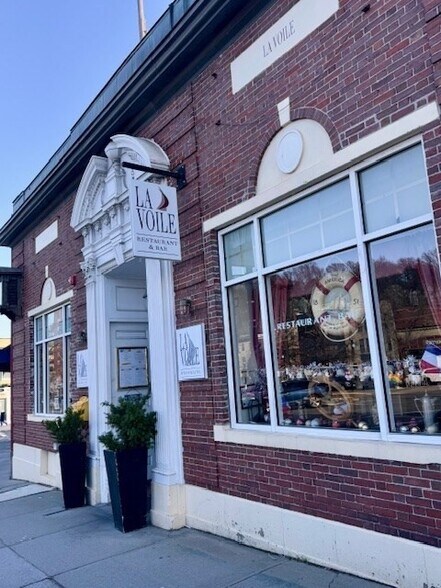 More Photos Of 1627 Beacon St, Brookline Storefront For Lease