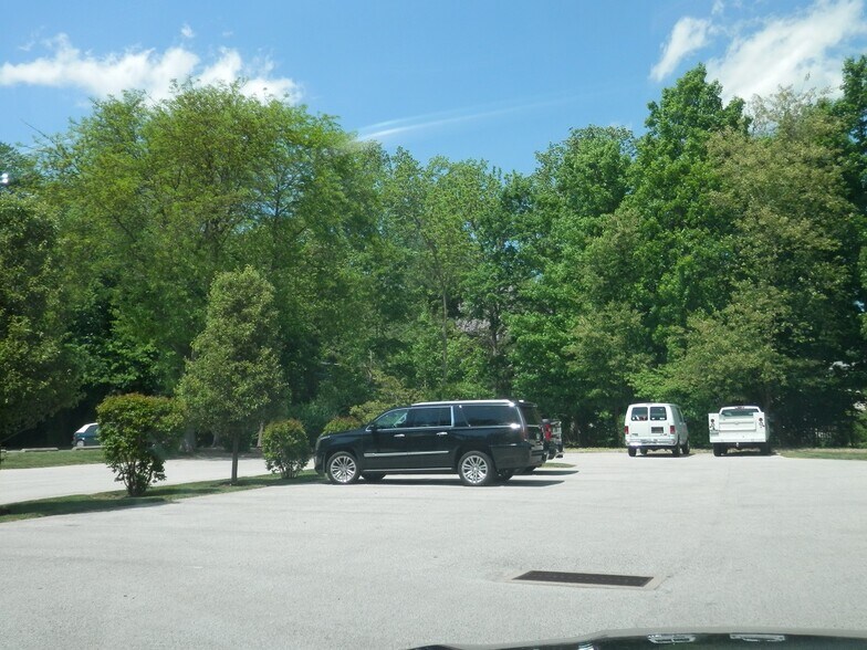 More Photos Of 103 Chesley Dr, Media Office For Lease