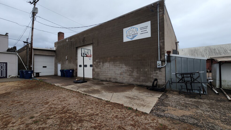 More Photos Of 109 S Main St, Marion Manufacturing For Sale