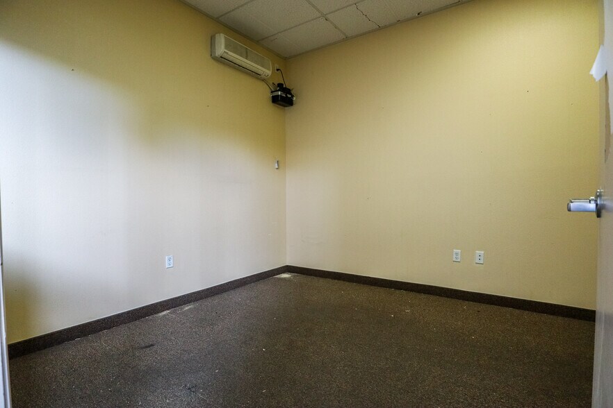 More Photos Of 6640 S Tenaya Way, Las Vegas Light Distribution For Lease