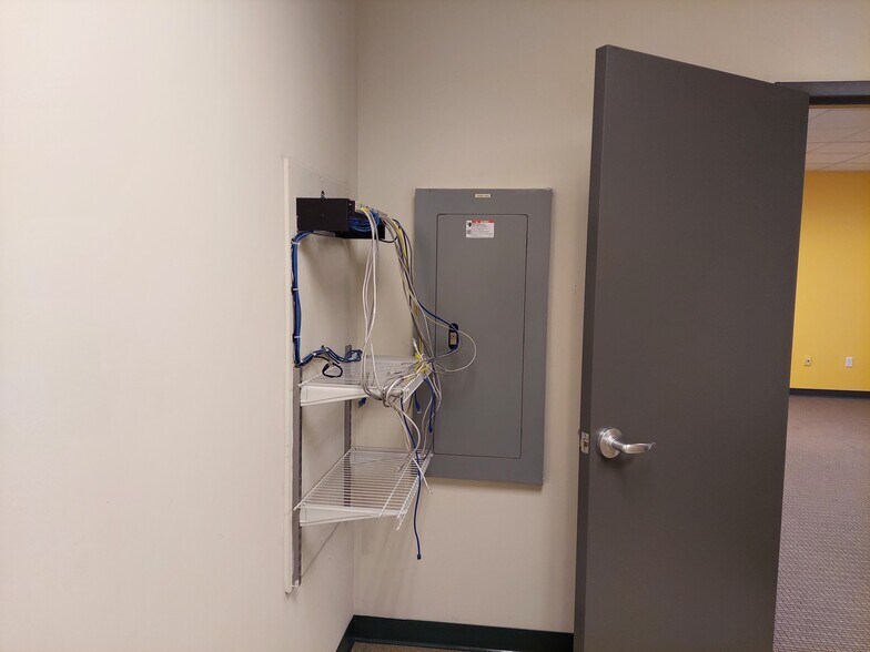 More Photos Of 22375 Broderick Dr, Sterling Office For Sale