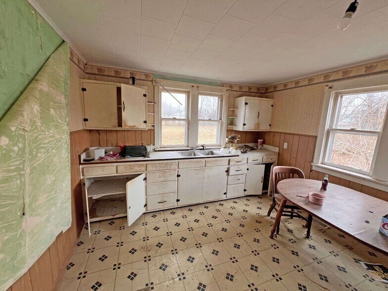 More Photos Of 718 N Illinois St, Tilden Specialty For Sale