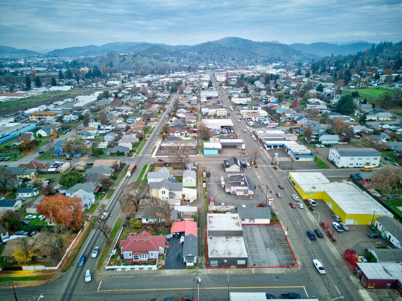 More Photos Of 1560 SE Stephens St, Roseburg Freestanding For Sale
