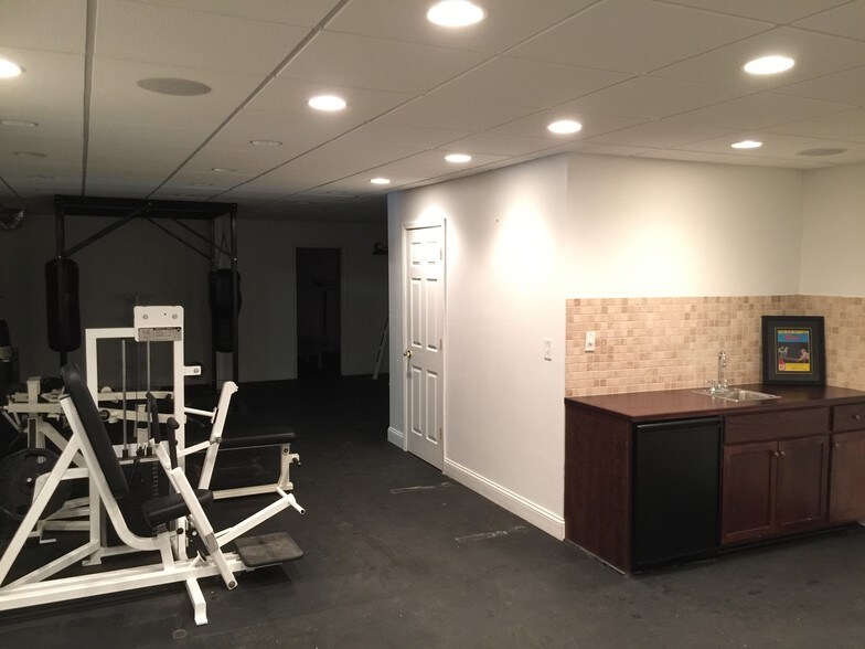 More Photos Of 2040 N Ferry St, Anoka Office For Sale