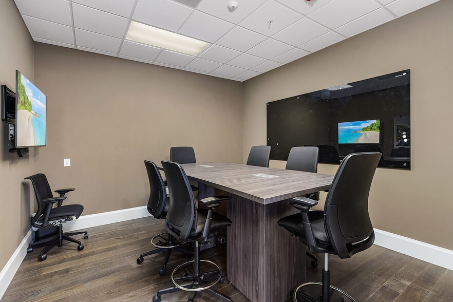 More Photos Of 2200 Broadway, Fort Myers Office For Lease