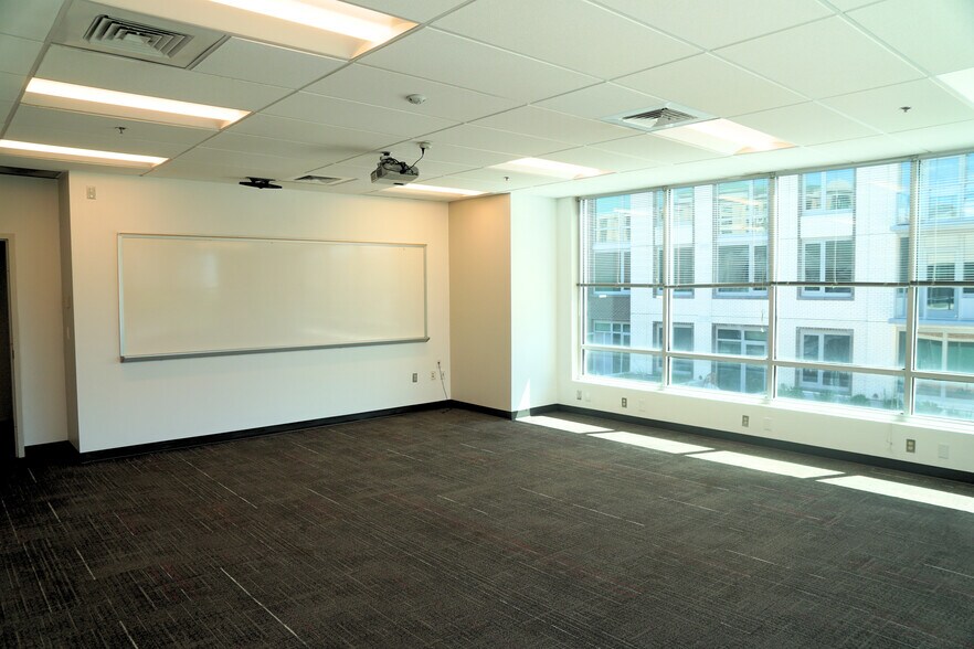 More Photos Of 2121 N 15th St, Arlington Office For Lease