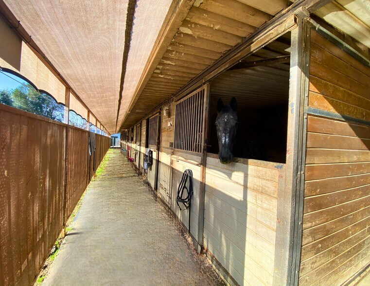 More Photos Of 1830 Riverside Dr, Glendale Horse Stables For Sale