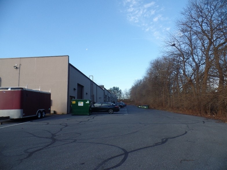 More Photos Of 5713 Industry Ln, Frederick Showroom For Sale