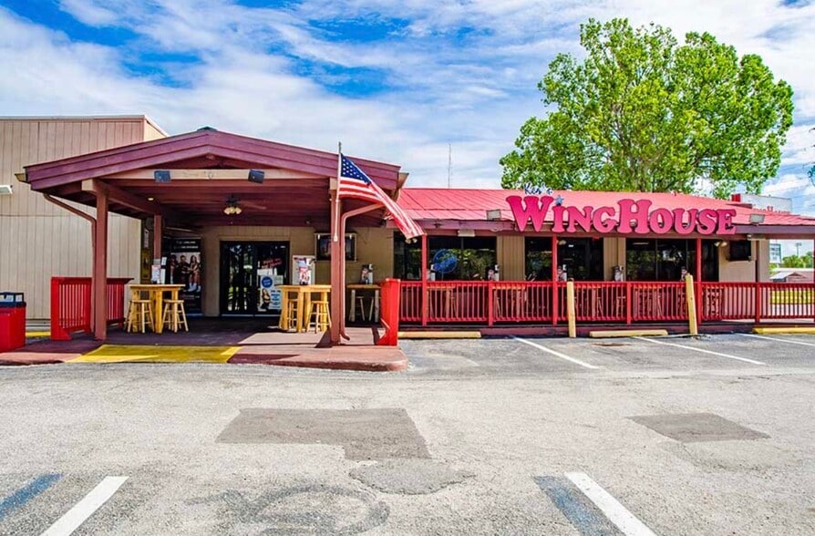 Primary Photo Of 3201 Parkway Center Ct, Orlando Restaurant For Lease