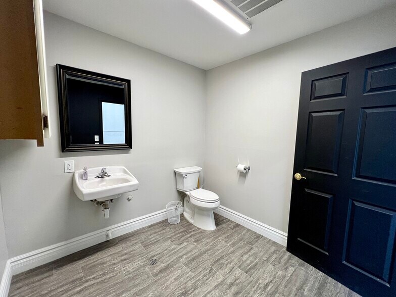 More Photos Of 6340 W 56th Ave, Arvada Warehouse For Lease