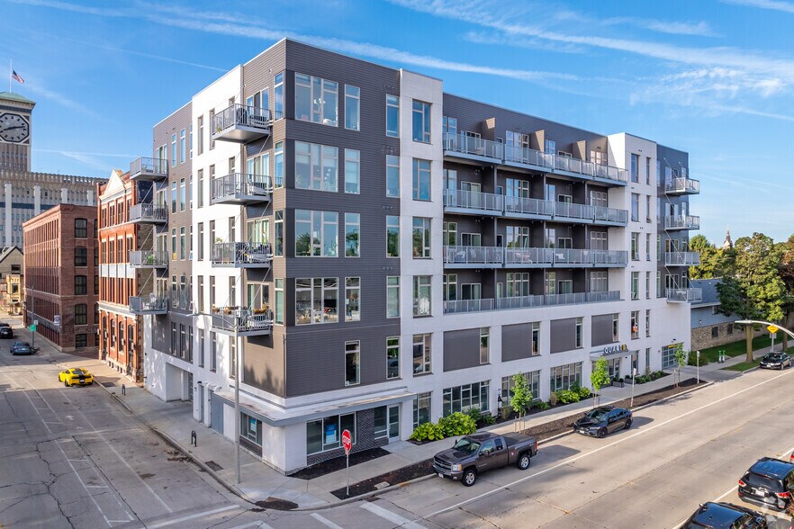 Primary Photo Of 211 W Mineral St, Milwaukee Apartments For Lease