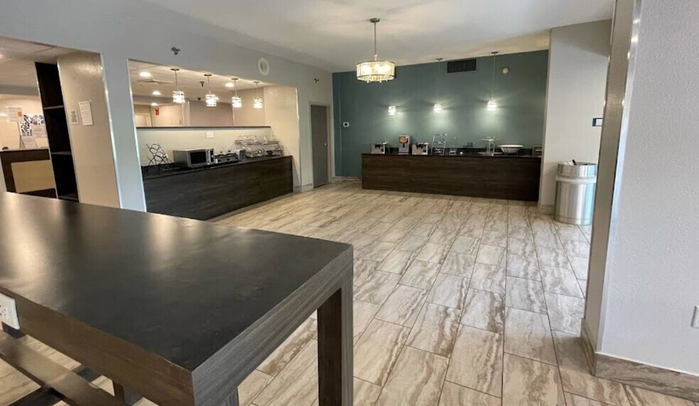 More Photos Of 2311 N Shadeland Ave, Indianapolis Hotel For Sale