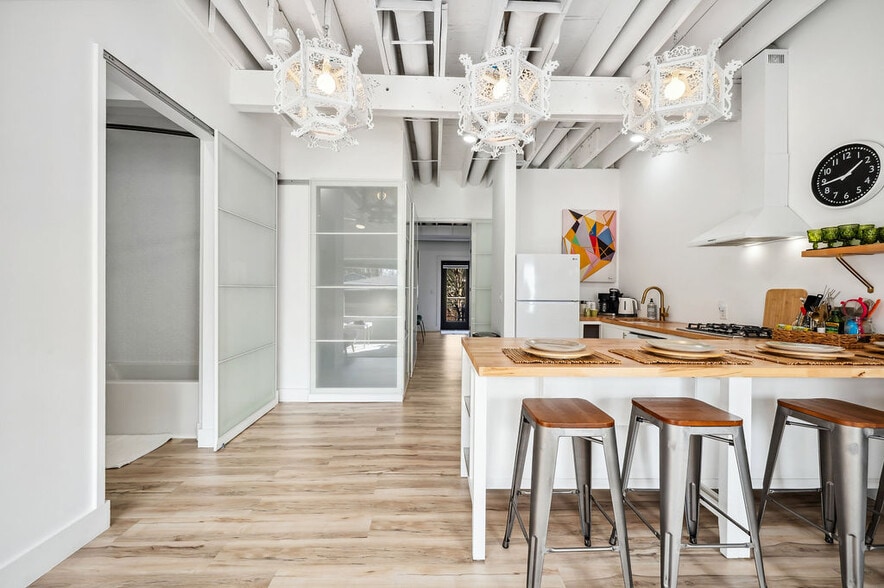 More Photos Of 13662 Red Arrow Hwy, Harbert Hotel For Sale