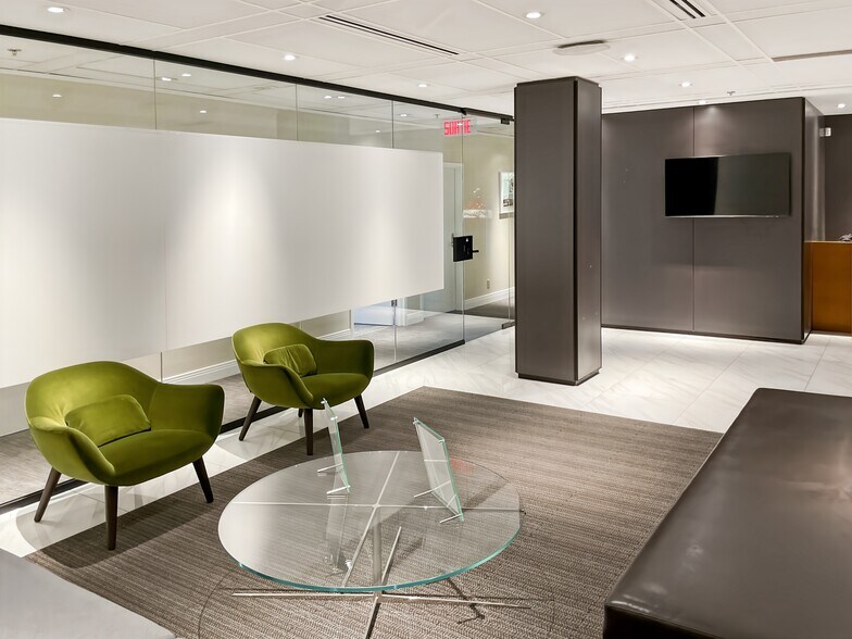 More Photos Of 1100 Boul Crémazie E, Montréal Coworking Space