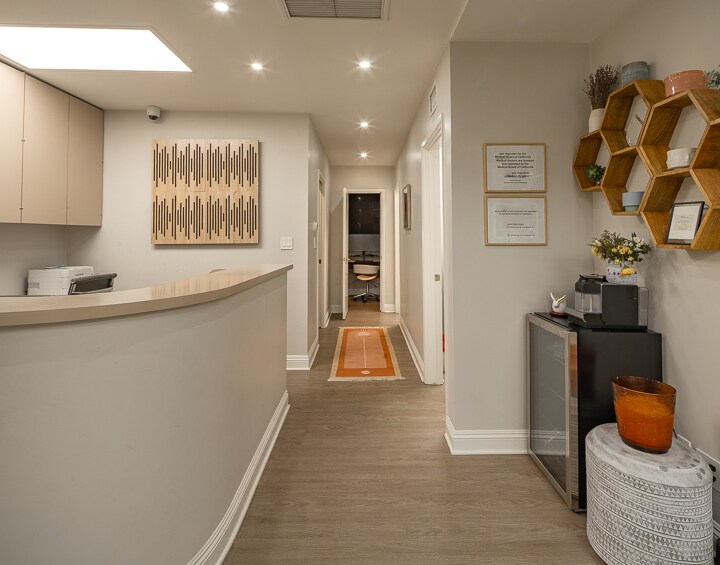 More Photos Of 10724 Riverside Dr, North Hollywood Medical For Lease