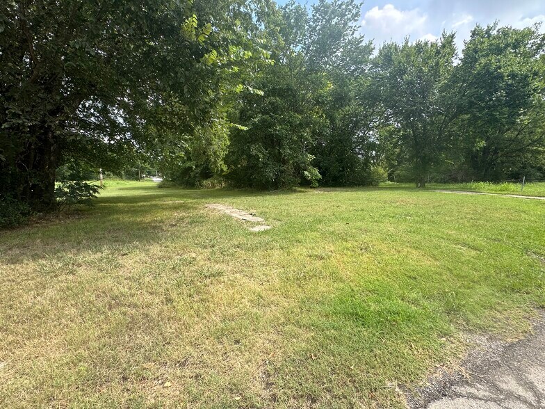 More Photos Of 917 Martin Luther King Dr, Okmulgee Land For Sale