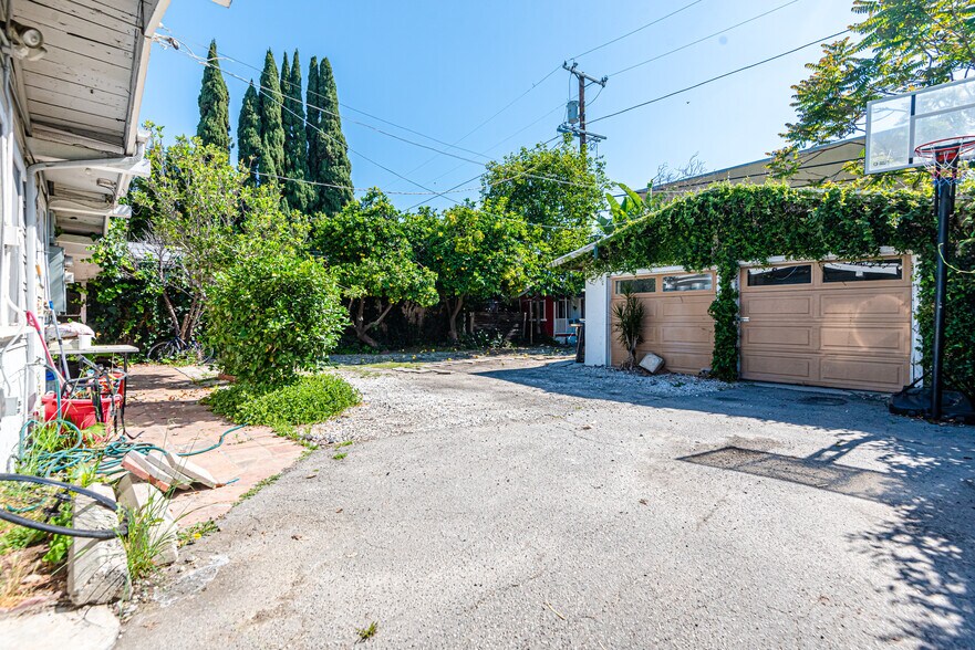 More Photos Of 1130 N Beachwood Dr, Los Angeles Land For Sale