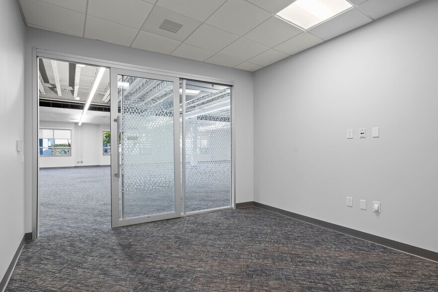 More Photos Of 6398 Cindy Ln, Carpinteria Office For Sale