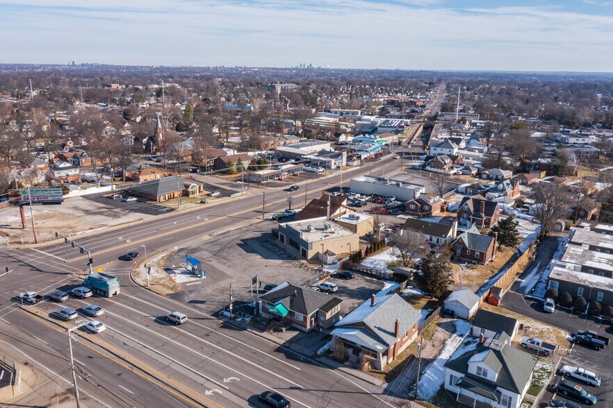 More Photos Of 9998 Gravois Rd, Saint Louis Freestanding For Lease