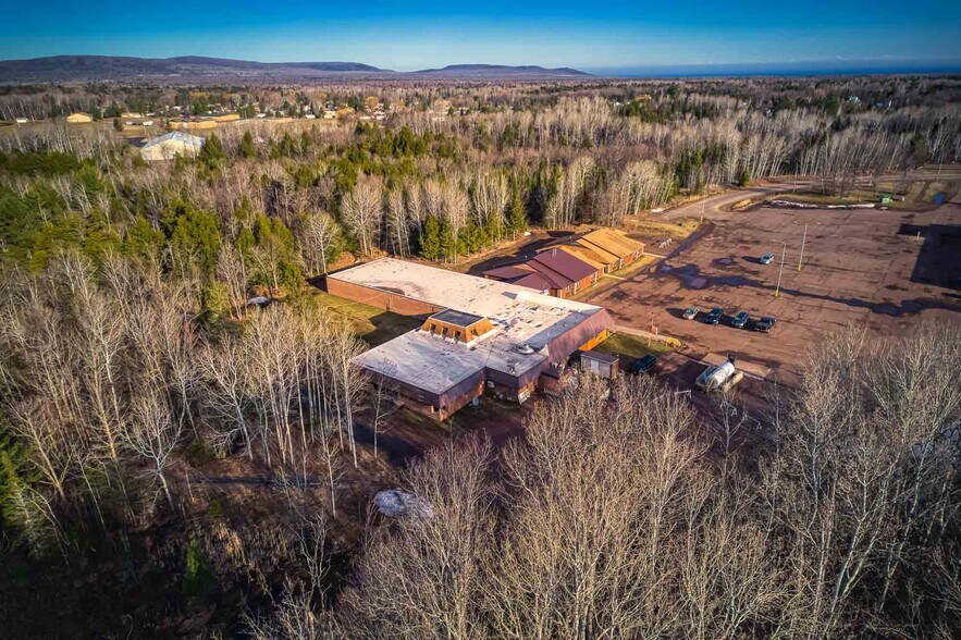 More Photos Of 400 Main St, White Pine Hotel For Sale