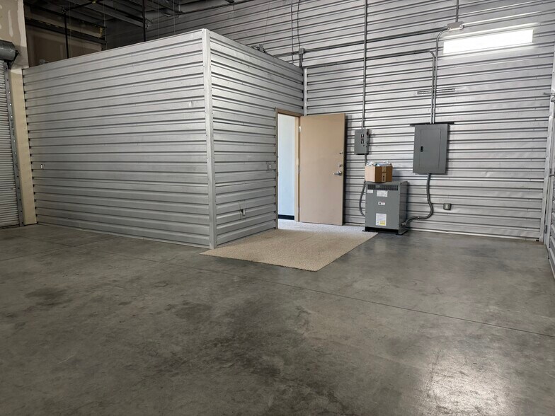 More Photos Of 12906 Fry Rd, Cypress Light Distribution For Lease