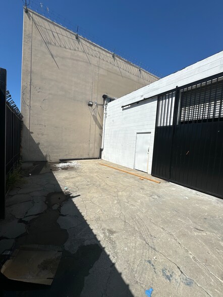 More Photos Of 1348 E 15th St, Los Angeles Warehouse For Lease
