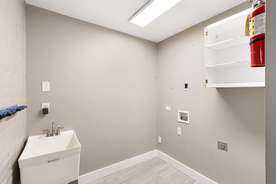 More Photos Of 1111-1123 D St, Sacramento Specialty For Sale