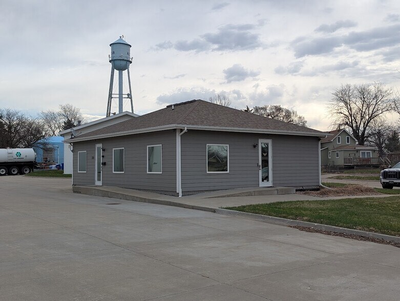 More Photos Of 208 3rd St SW, Altoona Office For Lease
