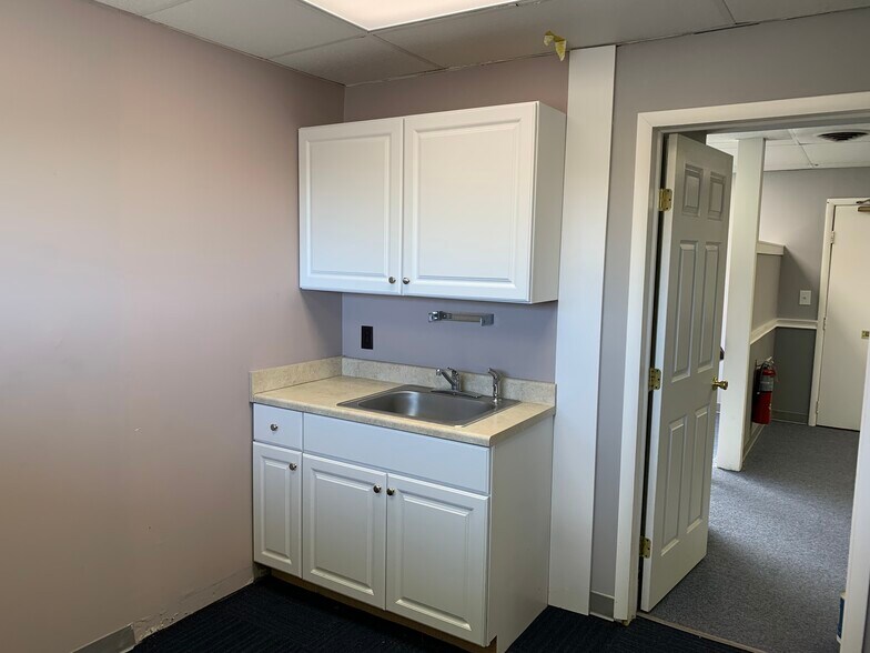 More Photos Of 9 Post Rd, Oakland Medical For Sale