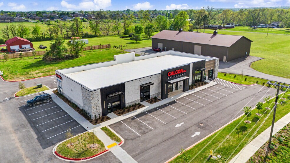 More Photos Of 4103 SW 2nd St, Bentonville Office For Lease