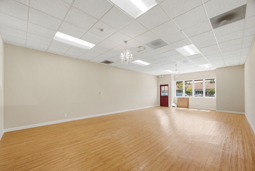 More Photos Of 1321-1345 E Thousand Oaks Blvd, Thousand Oaks Unknown For Lease