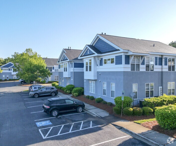 More Photos Of 18125-18131 W Catawba Ave, Cornelius Office For Lease
